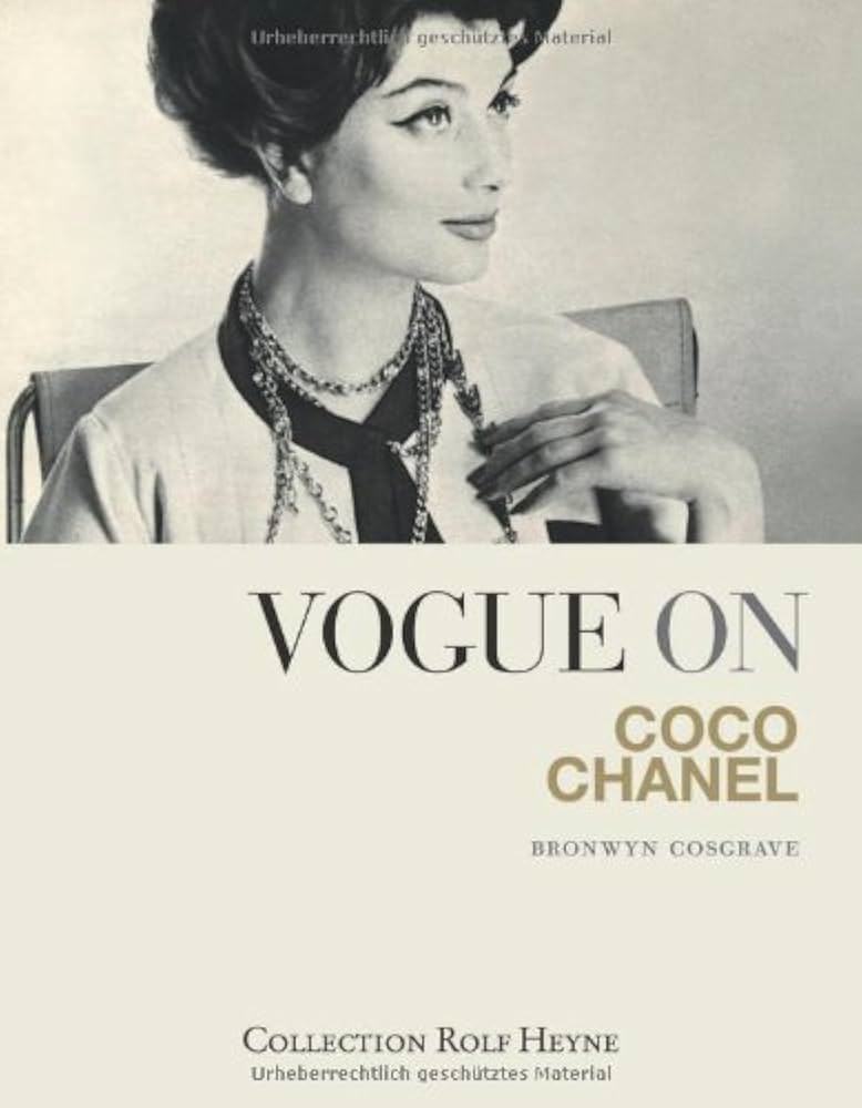 CHANEL 雑誌　洋書 Vogue on Coco Chanel: Bronwyn Cosgrave: 9783899105643